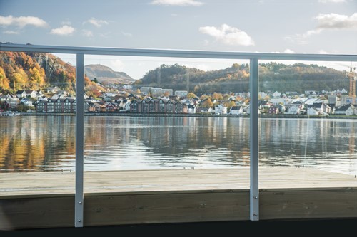 Aluminiumräcke vit ändstolpe U